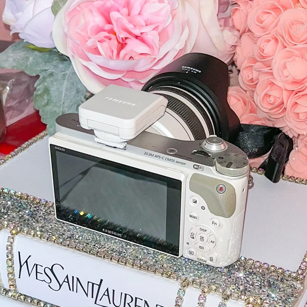 Samsung nx 300 camera with 18-55 lens